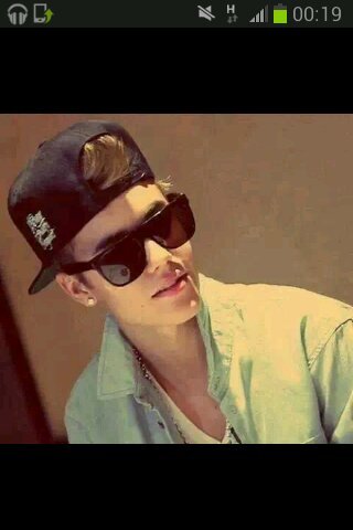 :'( i'm sad 'cause he isn't follow me. Love God . Positivity and Love are the sandwich for we♥♡♥