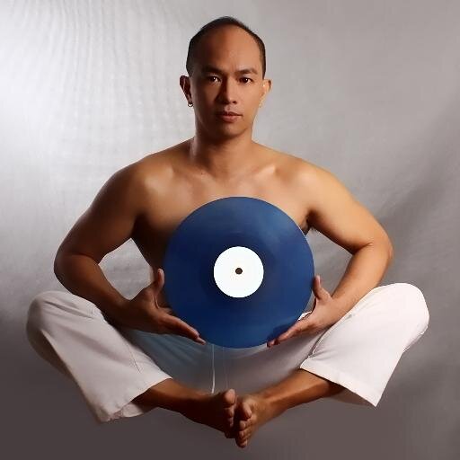 Professional performing artist/dj. For bookings and live appearances go to https://t.co/tuZhbmrCIO!
