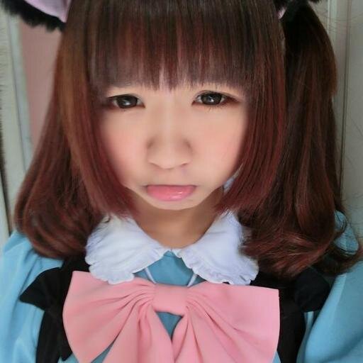 gakku3's profile picture. シャツとか1着2時間でつくれるようになりたい。縫った線が気に入らなくてほどいてまた縫い直してってしてるからまっすぐ縫う練習したほうがいいんだよね息抜きのシャツおわりだから衣装にもどろーーーるんた〜