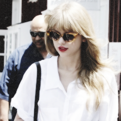 quidditchswift5's profile picture. This is my saved acc for VOTE TAY my main acc is @quidditchswift_