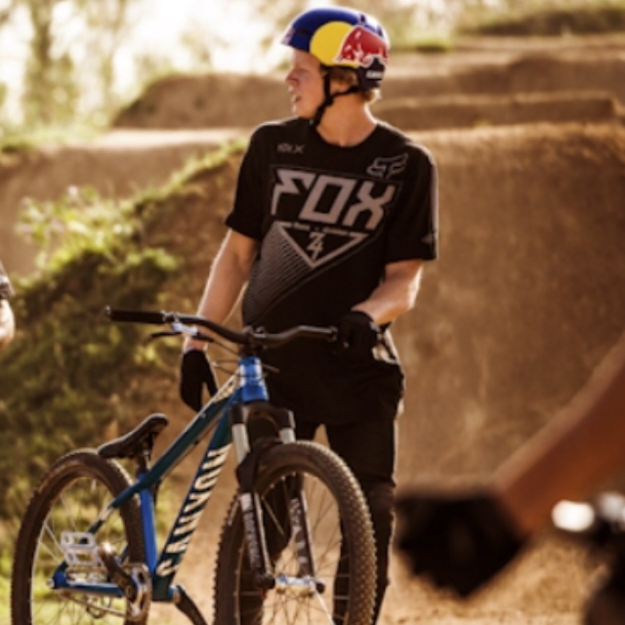 ThelanderAnton's profile picture. I am busy doing what I love | riding bikes skiing | traveling & having fun in general #mååh