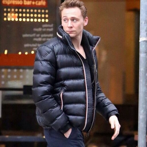 Hi everyone! Tom's Puffy Jacket here, hanging out with @TomsSweater and @TomsiPhone. The 90s are back, dude!