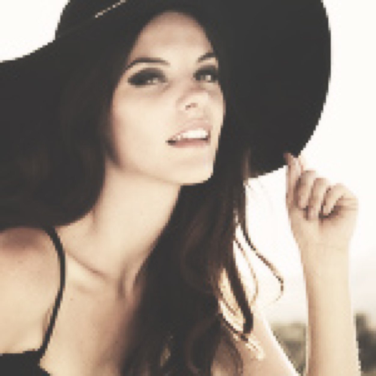 HaleyWcbb's profile picture. Look like the innocent flower but be the serpent under it.