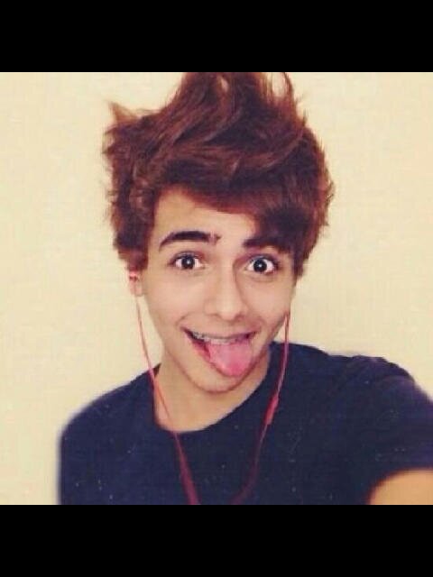 Meemlll's profile picture. 