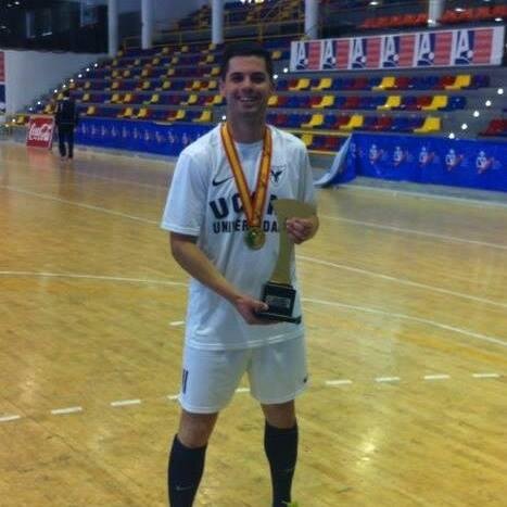 ~Que nada ni nadie te cambie tu forma de disfrutar la vida~ Licenciado en Ciencias de la Act. Física y del Deporte. Máster Formación de Profesorado