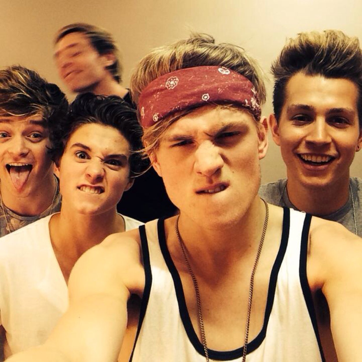 This is a fan account for The Vamps,please follow to let the vamps notice us.