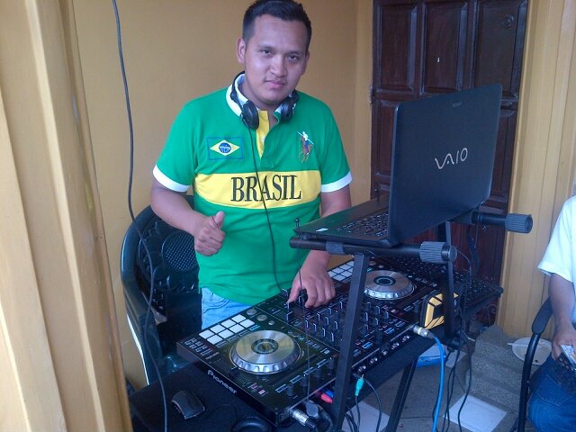 Dj_CarlosP's profile picture. Cuando conozcas una persona no preguntes quien es y q hace, somos simplemente humanos tan buenos y tan malos solo eso