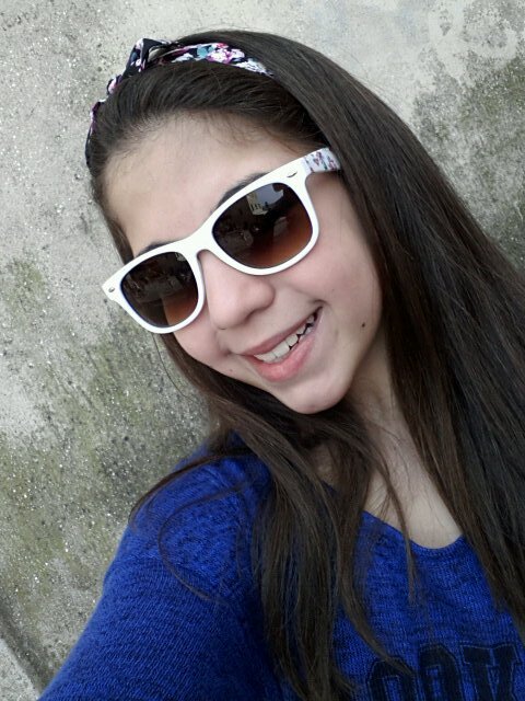 i'm brazilian living in italy, i like books, travel's, musics, talk to my friends....