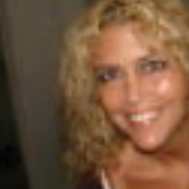 jewelsanncrowe's profile picture. 