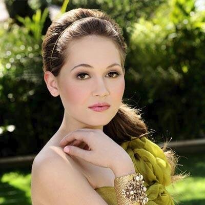 HY! I'M KELLI BERGLUND!