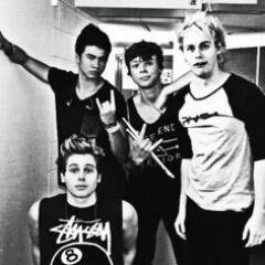 ebonypavlov's profile picture. #5sos #1D #cupcakes #YouTube #twitter #love #sws #bmth #bvb #Janoskians #justice crew