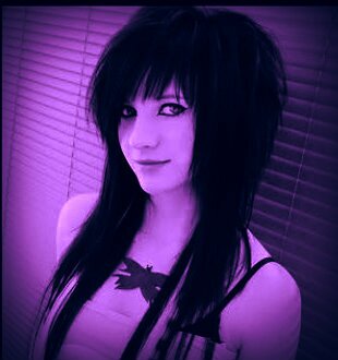 ⌣ Mi vida se resume en la palabra #Rock ⌣ Leo en las miradas de las personas que soy un ser extraño... ⌣ Tendrían razón? ⌣