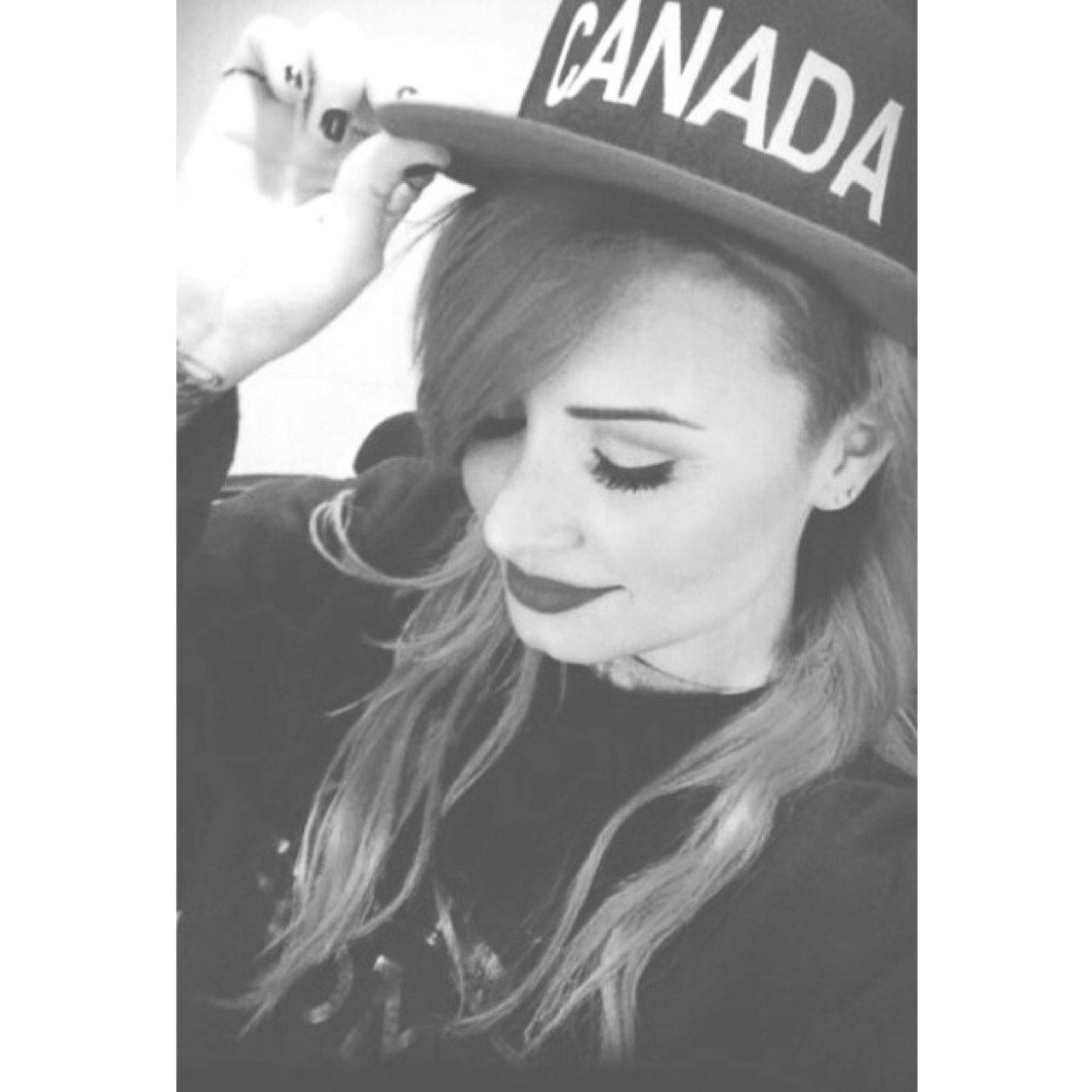 Please follow @ihonordemetria ilysm and ur beautiful :) thank you!