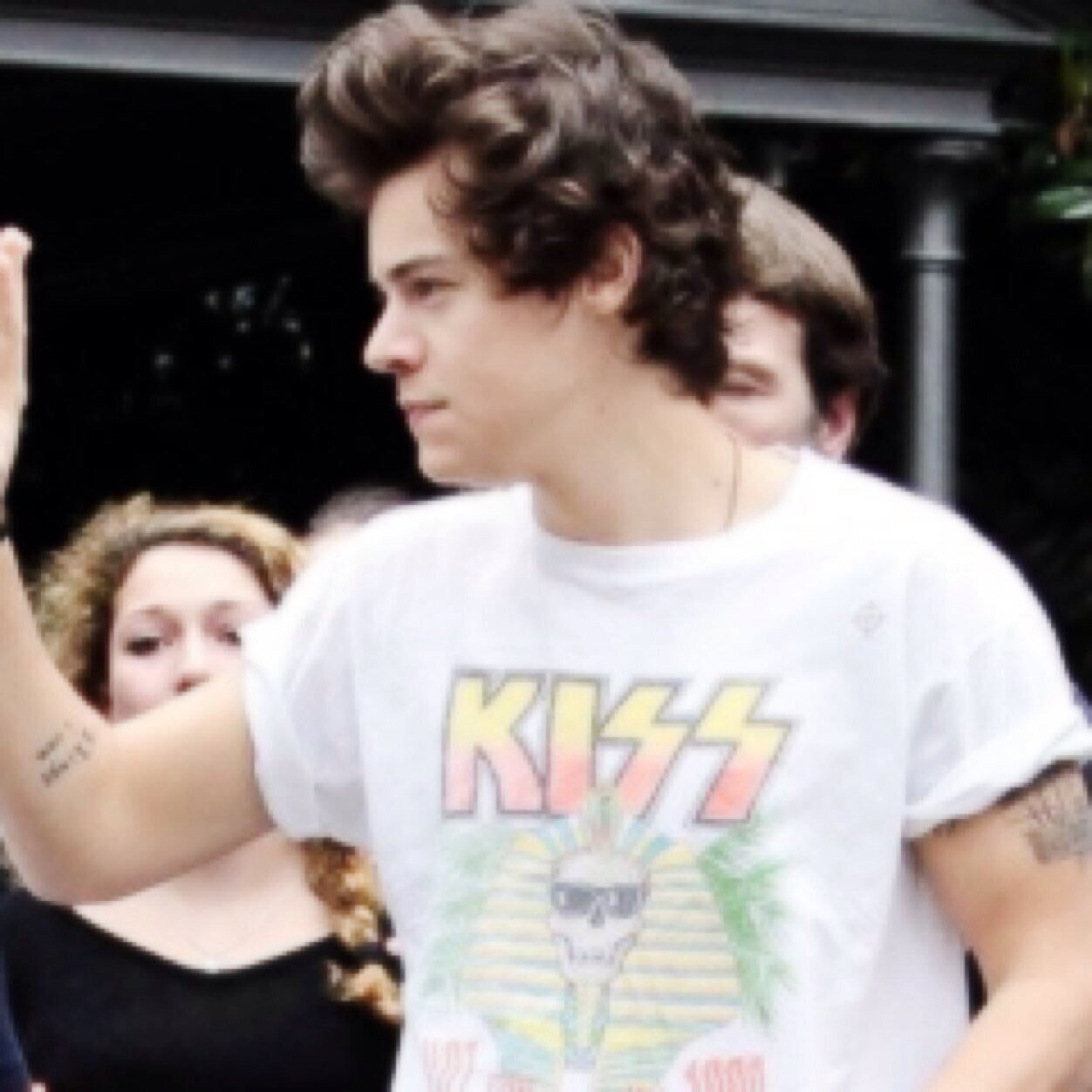 Please follow @harryftsstyles, thank you so much if you do. I love you xx