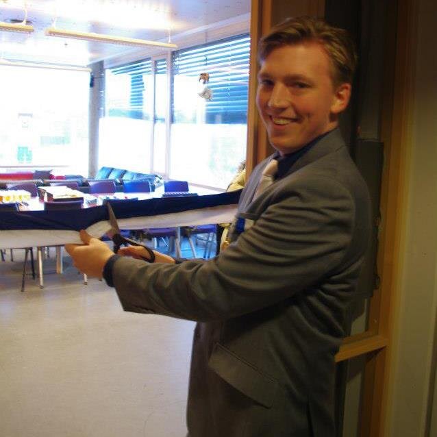 Informatikk student, gamer og glad i Online kontoret