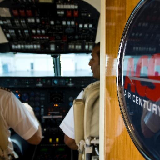 Aerolínea Dominicana. Brindamos Transporte Aéreo Ejecutivo y operamos  Vuelos Comerciales Regulares a Diversos Destinos.  Inf. 809 826 4222/ 305 677 9641