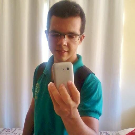 Estudante de Engenharia de Computação- UFPB e servo de Deus.