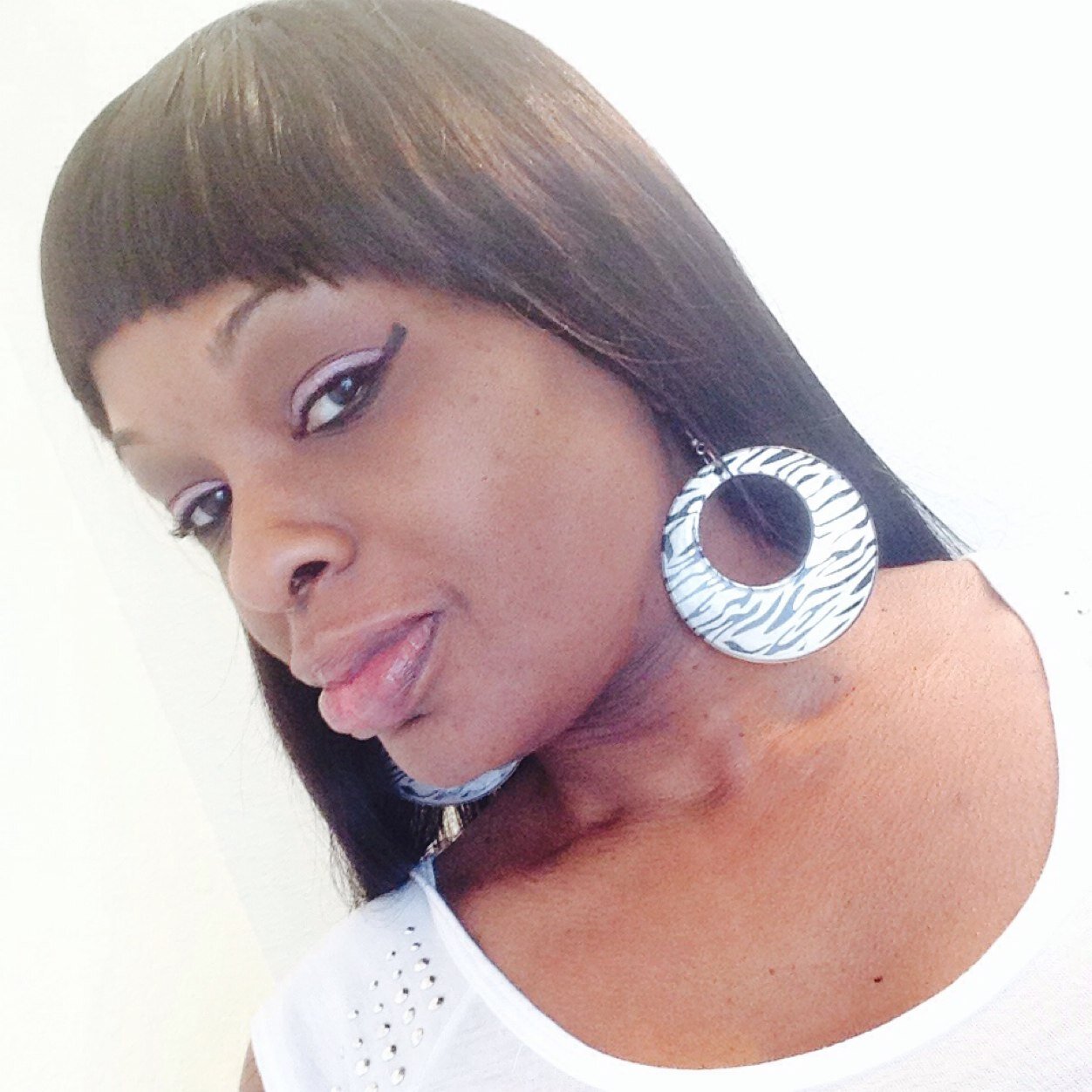 Lead vocalist and 1/2 of duo No Assumptionz.NY and VA raised.Have Fun!