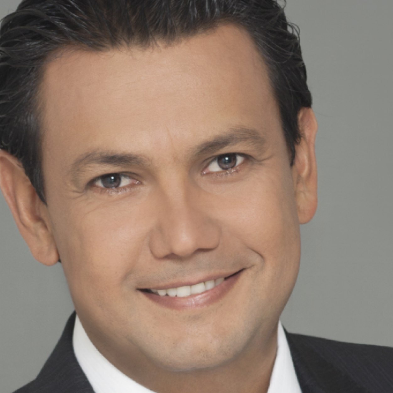 Periodista Mexicano. Conductor de TV y Radio. Conferencista. Master en Gestión Pública Aplicada.