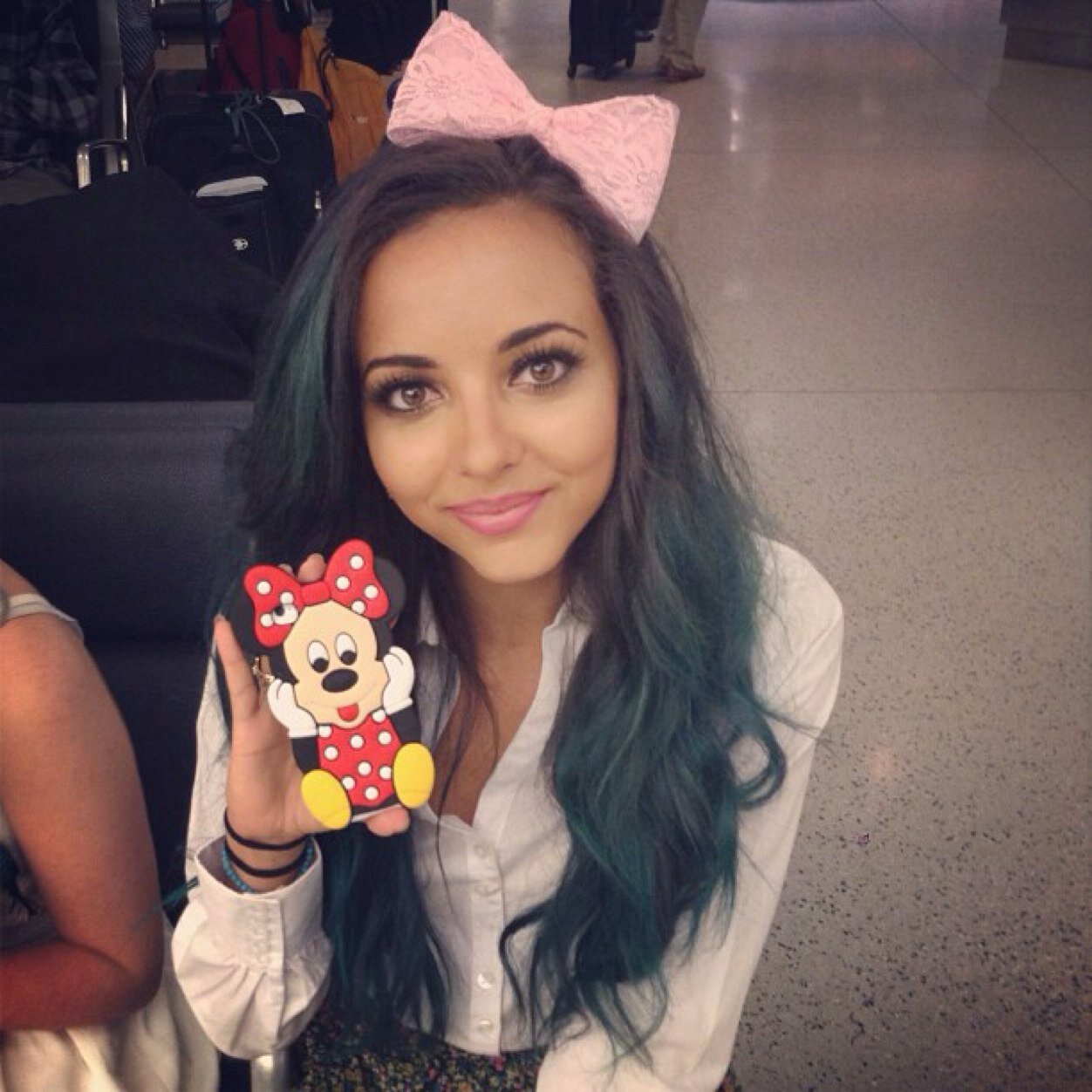 Hey! I'm Jade, and i love cuddles, kisses, hugs and food :* dont look back baby follow me xx i can be sweet, i can be dirty ;) x RP / Single