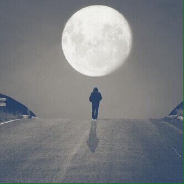 * إنُ كِانُ لِديكَ كِبرُياءّ يجُعلكَ تتُجاهَلنيّ   فُأنا لِديّ كِبرَياءّ ينُسينيّ مَن آنتَ ♡،!
