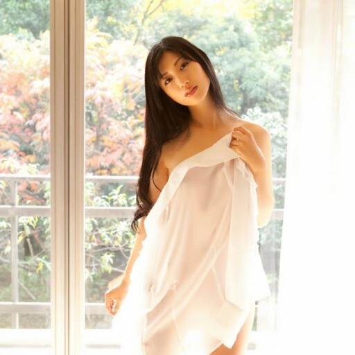 Hi. I'm Japanese. And I post Japanese beautiful girls pictures every day. If you want to see more pictures, please visit my website. Thank you!