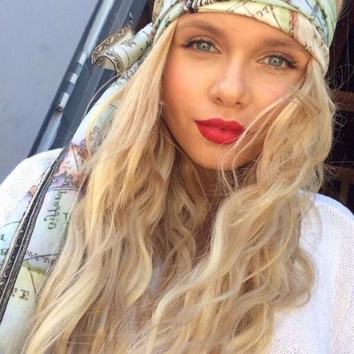 Follow @SmileOf_Ashton or unfollow