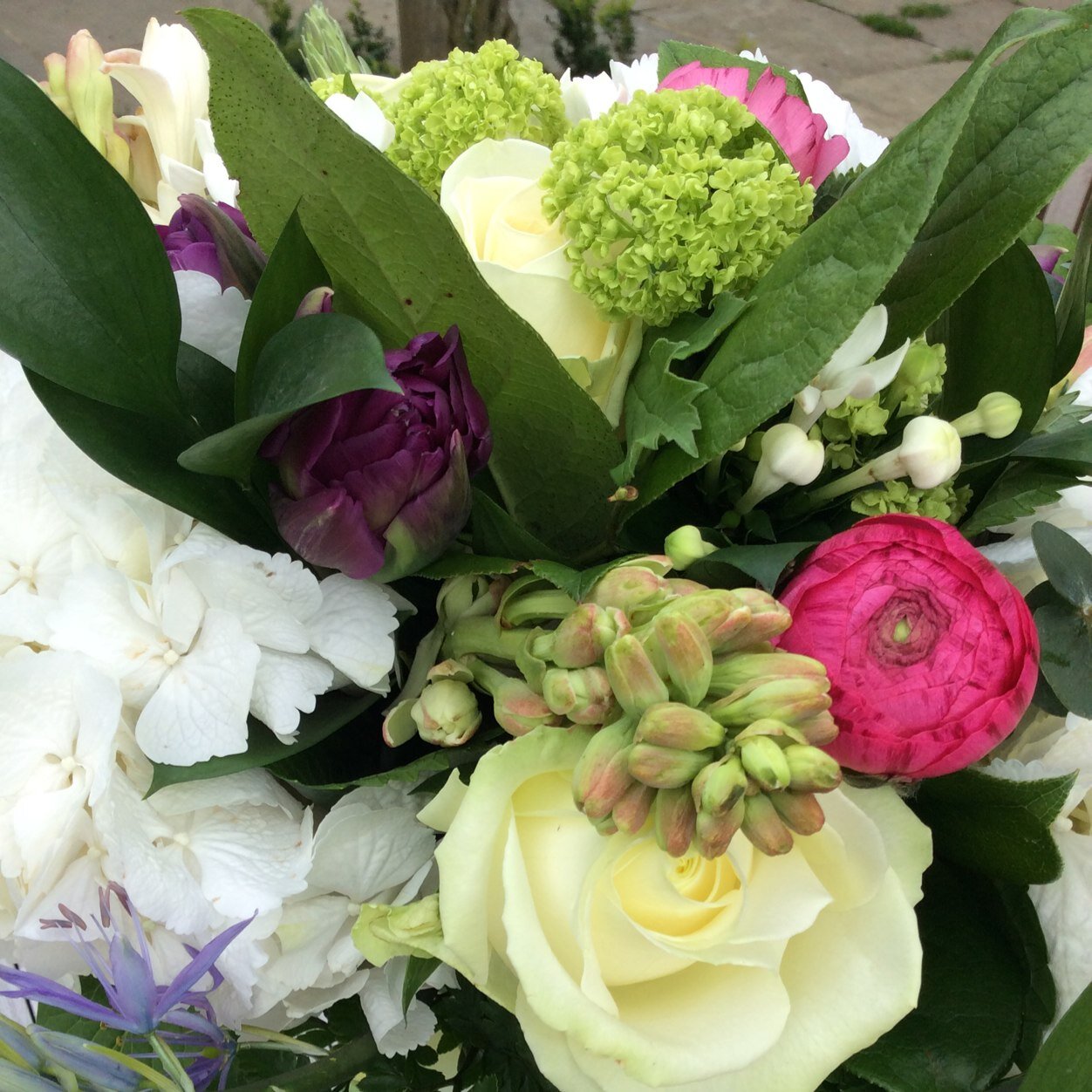 An independent florist with a passion for flowers. Gift bouquets, Party and Wedding flowers, Funeral tributes and Flower demonstrations.