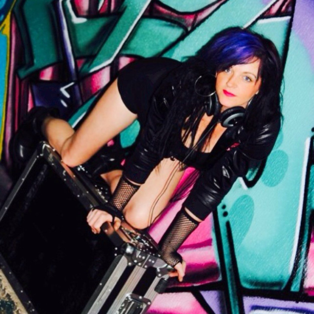 I am a vocalist/upcoming hardcore dj. check my vocals on http://t.co/8k7V1bywth joey riot feat miranda :) #uk #hardcore #lethaltheory