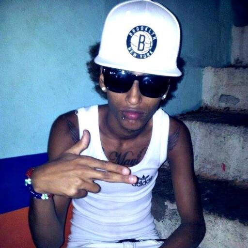 Valora a las personas que realmente te dan motivos para sonreír ;)♥    DPL ☺
