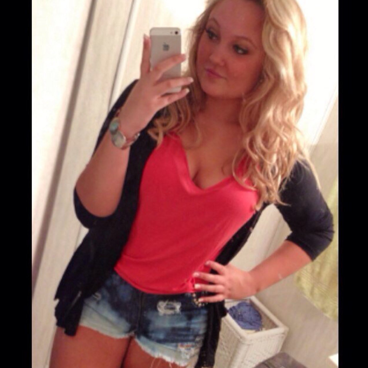 Backup account for my other twitter @hannahzappia