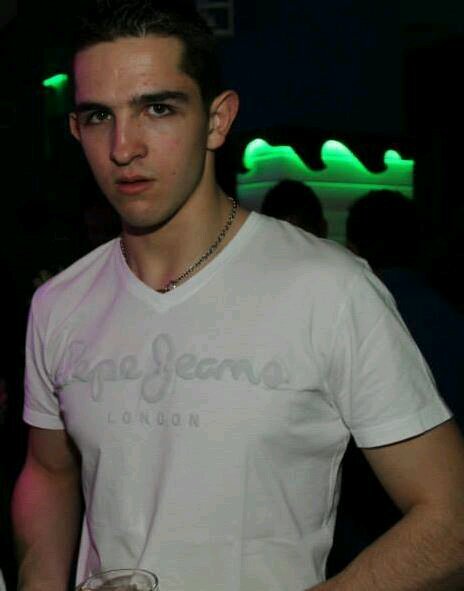 solo hay 3 condiciones: reir, cantar y bailar