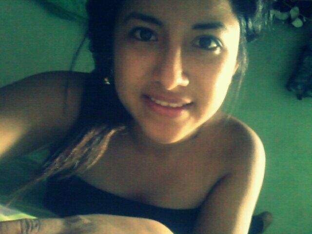 JUEGO PELOTA COMO CHOCOLATES CANTO FEO PERO BESO RICO PERO YA TENGO NOVIO :*' #ERRS
