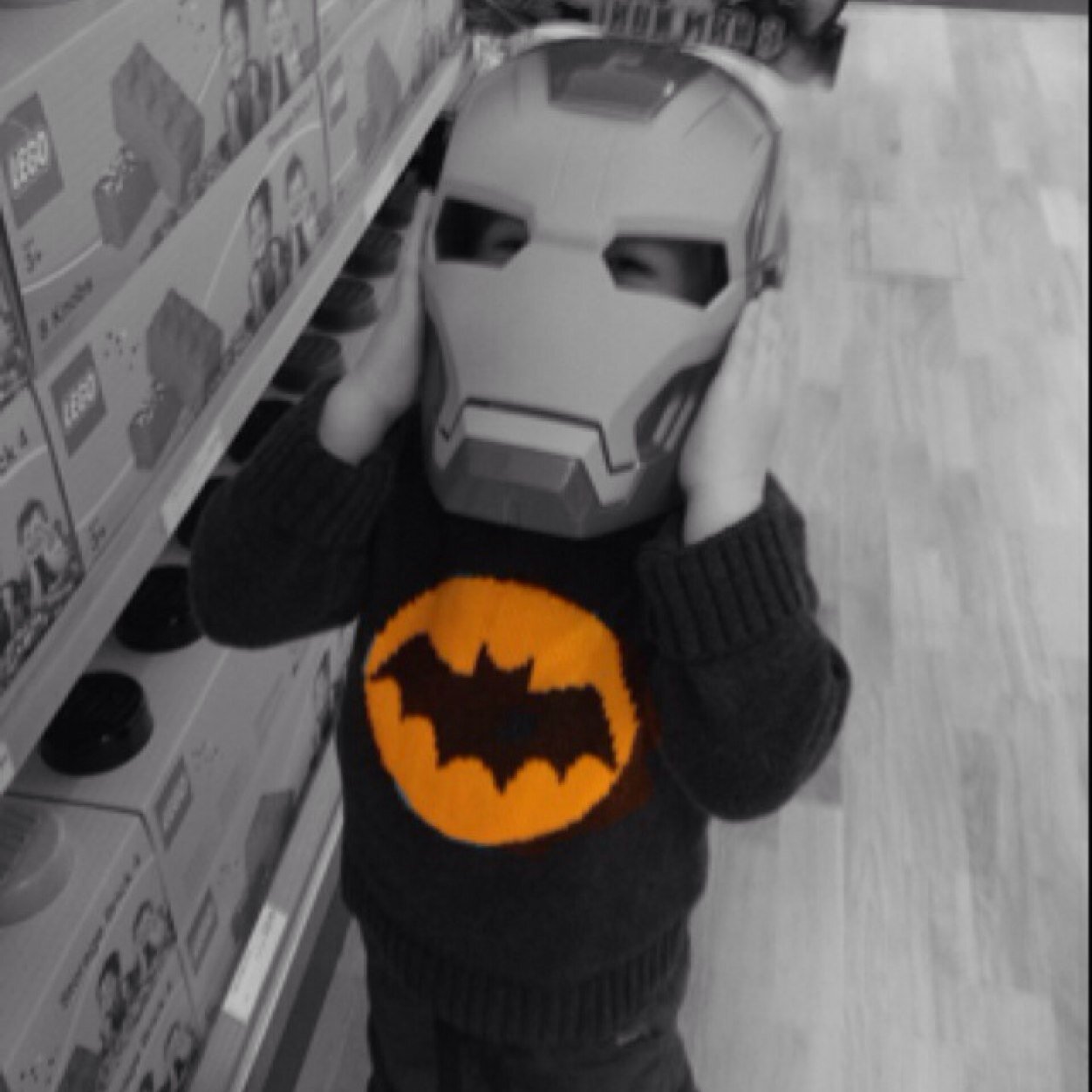 JJfingertoes's profile picture. Film addict, Film and English teacher, book reader, shower singer. Complete with very own Oscar! All views my own and all that stuff.  Also run @learn_lights