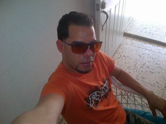 soy muy directo, aunque no agresivo, y muy decidido, soy de caracter fuerte, pero muy cariñoso mi pasion las moto!!!13