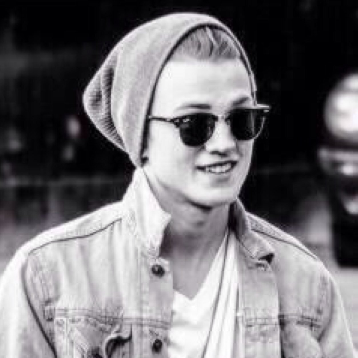 Free Follow from @TheVampsGal A follow will come soon :)
