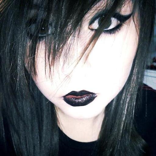 UK, 16, ATL. Neck Deep, BMTH, Click the follow button or you'll never see pizza in the light again. Thought so.