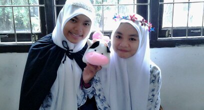 devida clas :) i'm directioners,lovatic,swifte,katy cats,arianator, and blieber :)