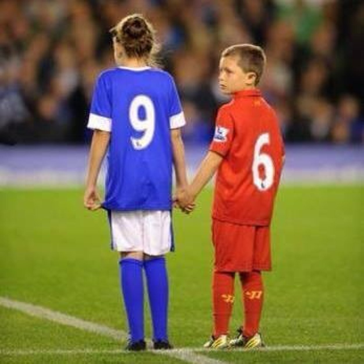 dansiv10's profile picture. 