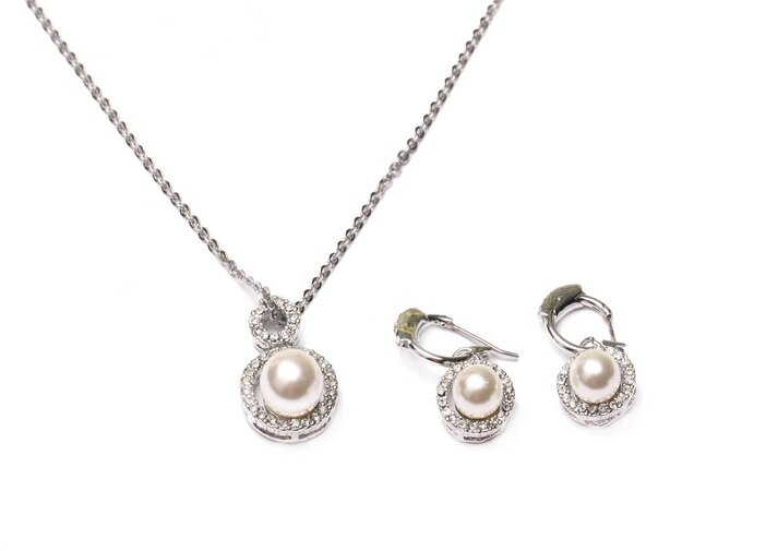 Nora Bridal is located in Toronto Canada. We offer wholesale prices to the public. http://t.co/x0qyWVrjw8