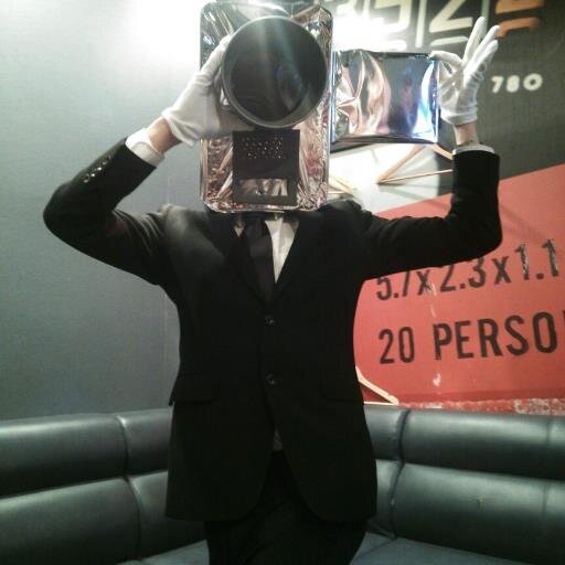 SE時々映画泥棒(´・ω・`)
英語/ギター/Janne/ABC/RETO
ライブしました。首もげそうでした