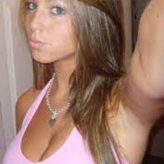 EvangelineCris's profile picture. Rubia natural, chilena promedio. Cuerpo en la tierra, mente en la luna. Bruja adulta joven.