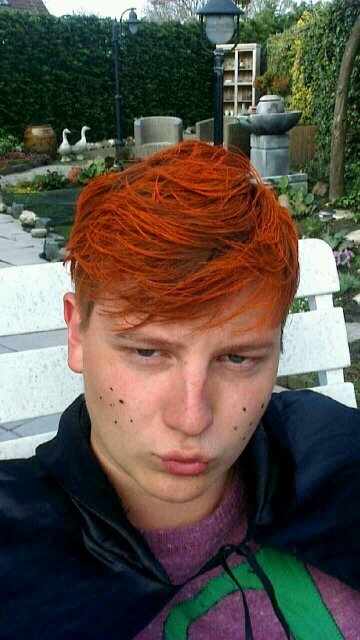 Herman Janssen, bekend van 'Treintjes gaan te fur' en 'Was ik nou maar ja rug'. instagram: @xharmvvswaggeryolox - most nights I don't know anymore