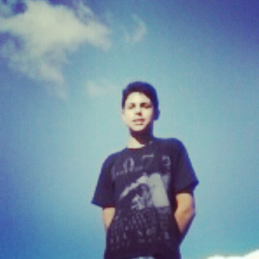 sou legal, alegre, alto astros e amo meus amigos