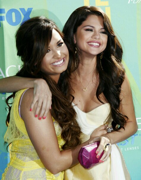 Sua Mais Nova E Melhor FanSite De Informações Sobre As Cantoras, Selena Gomez & Demi Lovato.