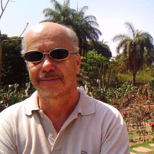 Cantor, compositor, violonista,  poeta, escritor.
- BH (MG)