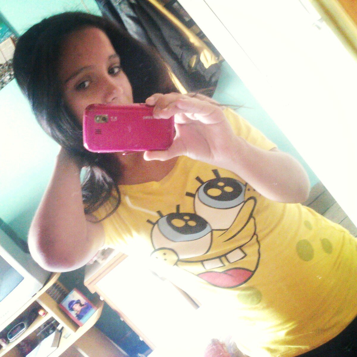 larissa44707242's profile picture. amo pizza desenhar e sair com as amigas