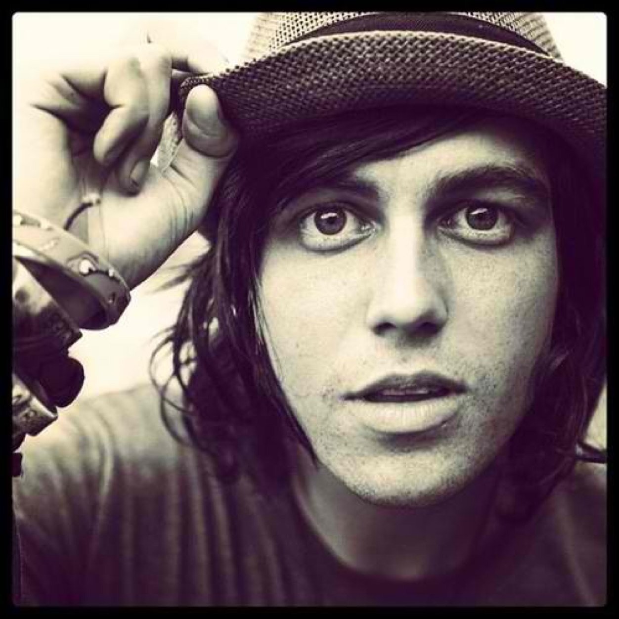 320 Kellin Quinn ideas | kellin quinn, sleeping with sirens, quinn, image size:1252x1252