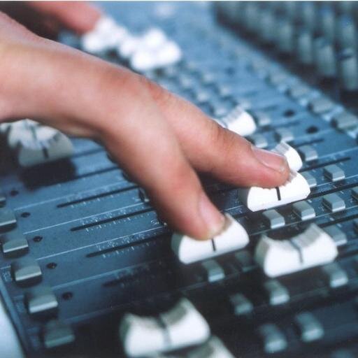 Coordinador y Musicalizador en @Vale975 , FM Planet Music, FM Amor en el aire. Editor artístico. I 💟 Music