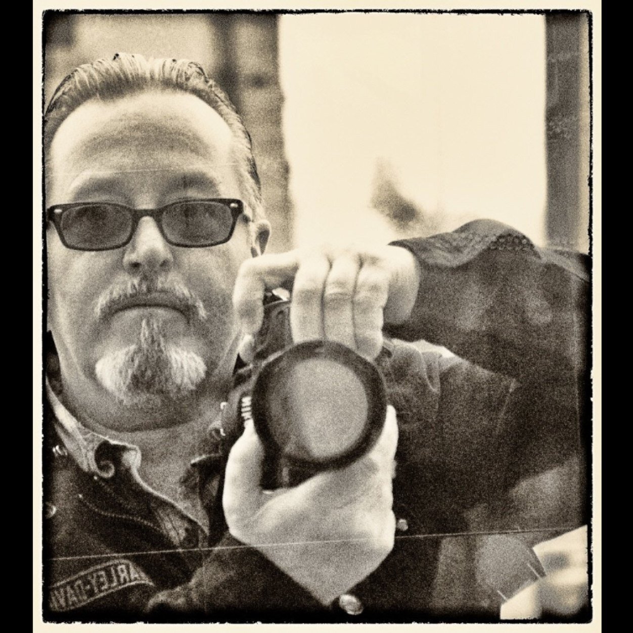 I create art through the lens. Dabble with color on paper, scribble words with ink. Also make a racket on guitars. I learn by Following Smart Creative People.